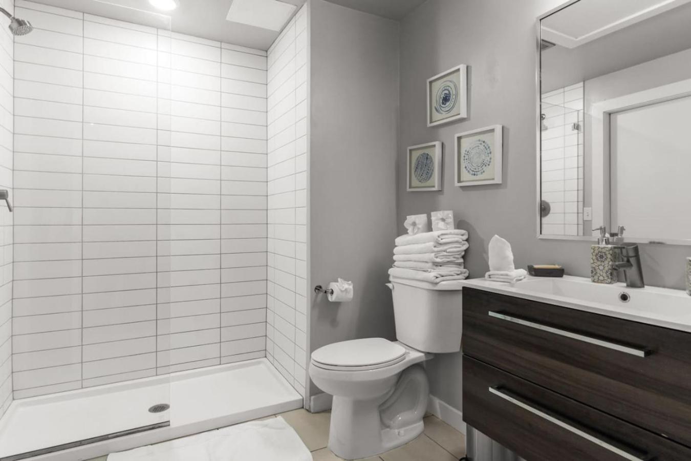 Modern 2 Bed Getaway Steps From Tropicana Field St. Petersburg Kültér fotó