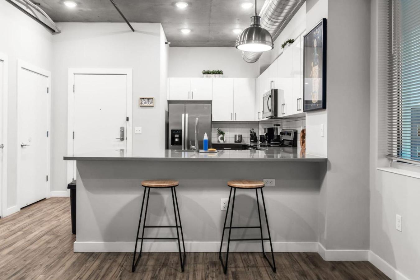 Modern 2 Bed Getaway Steps From Tropicana Field St. Petersburg Kültér fotó